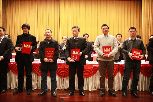 徐科(kē)博士榮獲2013年(nián)度蘇州十佳魅力科(kē)技(jì)人(rén)物(wù)